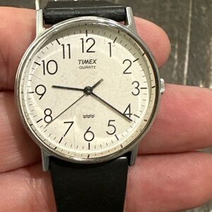 Timex Vintage Analog Watch 
Requires Battery 
Excellent Condition